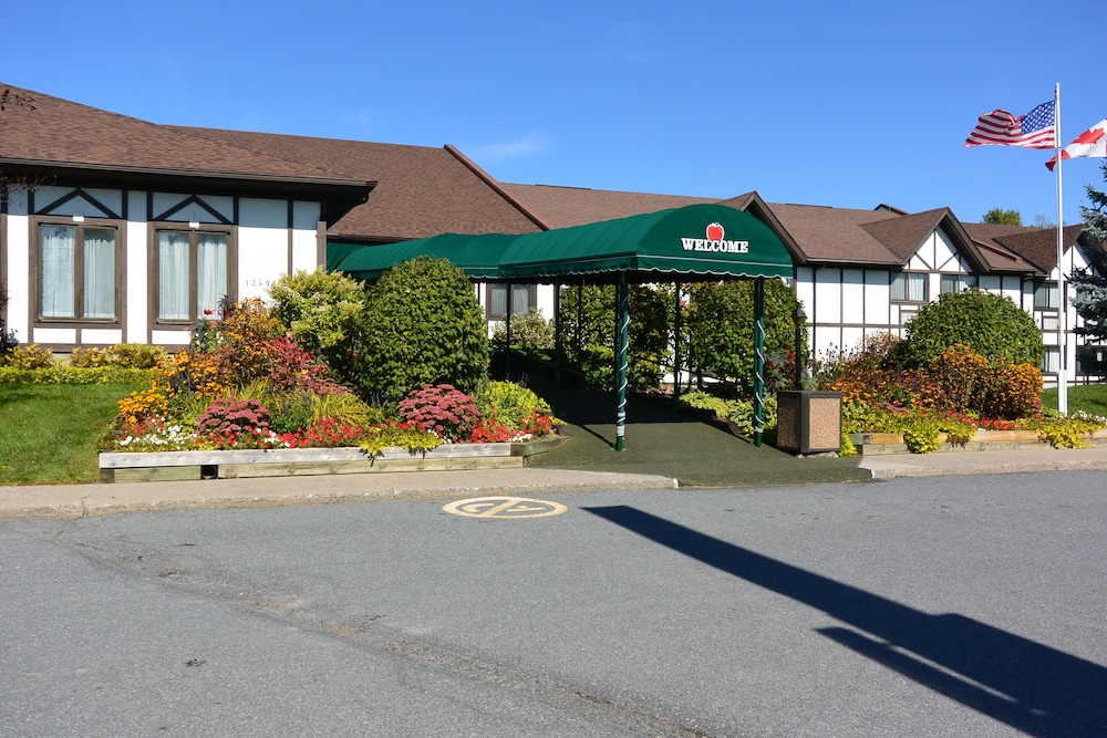 Mcintosh Country Inn & Conference Centre 63/69