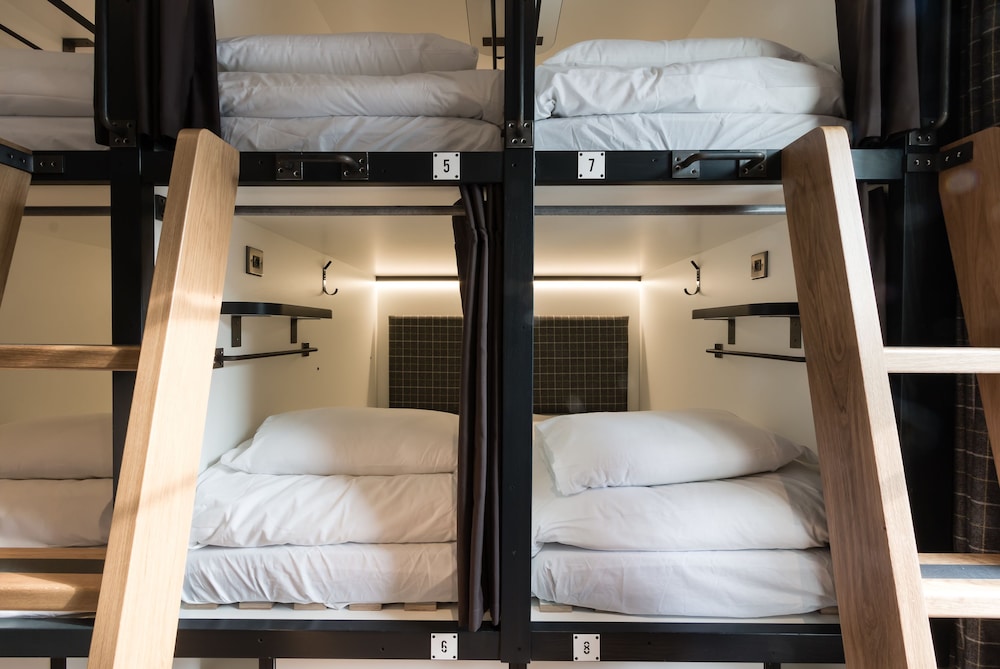 Female Dorm, Pod, 8 Beds، CoDE Pod Hostels THE CoURT 2/2