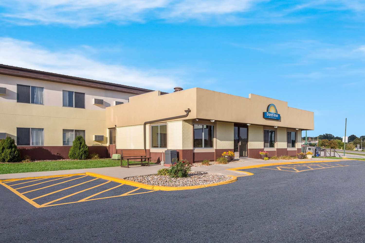 Days Inn by Wyndham Newton - LA 33/34