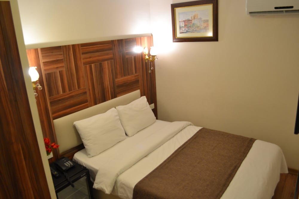BUDGET, BASEMENT, DOUBLE BED