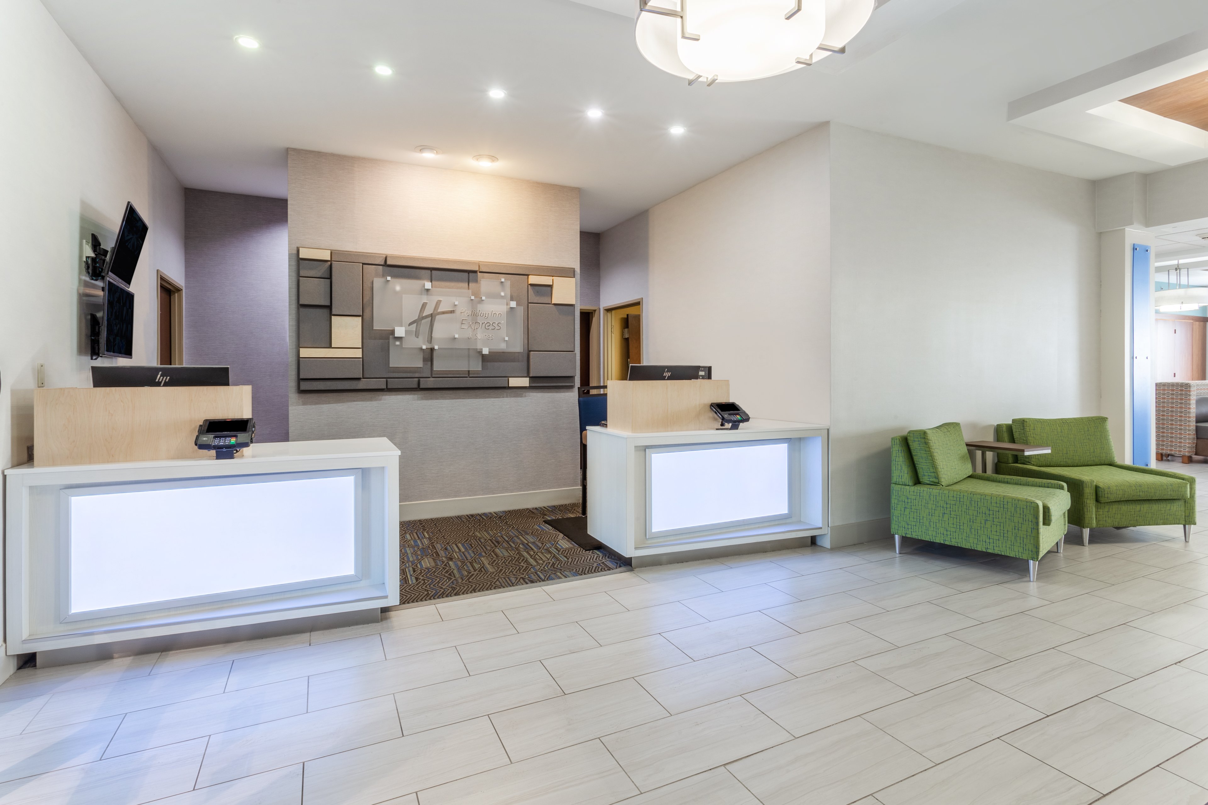 Holiday Inn Express Hotel Suites White Haven Lake Harmony 8/25
