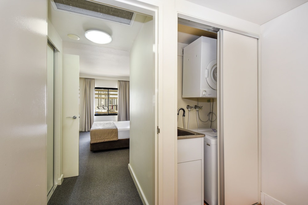 2 Bedrooms, King and Twin Beds, Harbour View, Dual Key، Mantra on the Esplanade Darwin 3/3