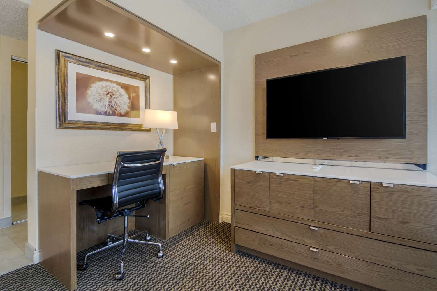 Best Western Premier Chateau Granville Hotel and Suites and Conf. Centre 52/61
