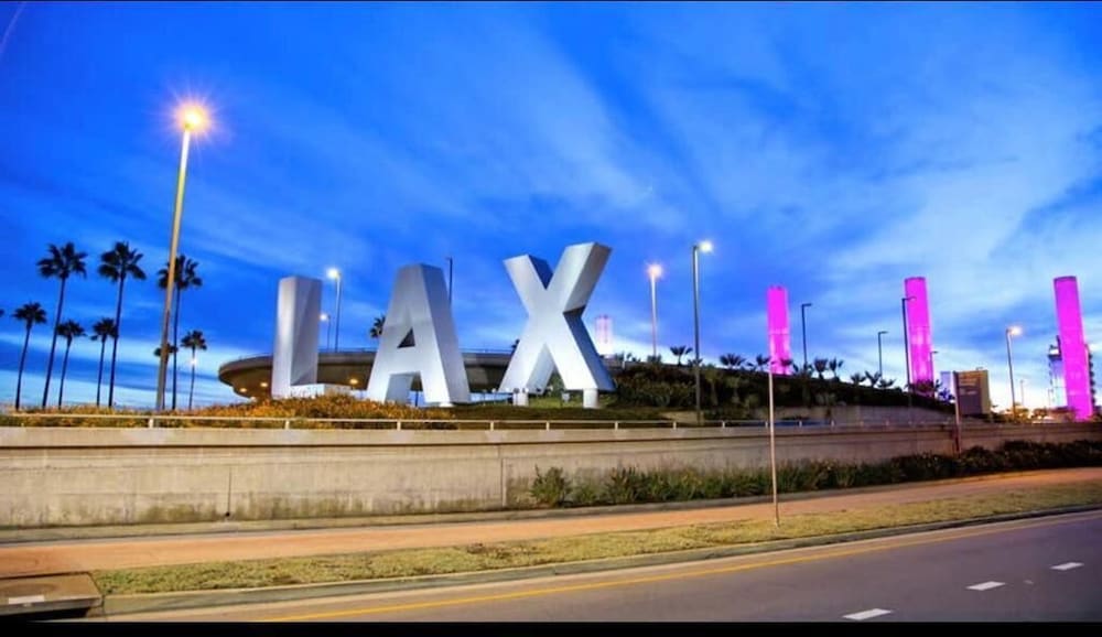 LAX Guest House 30/36