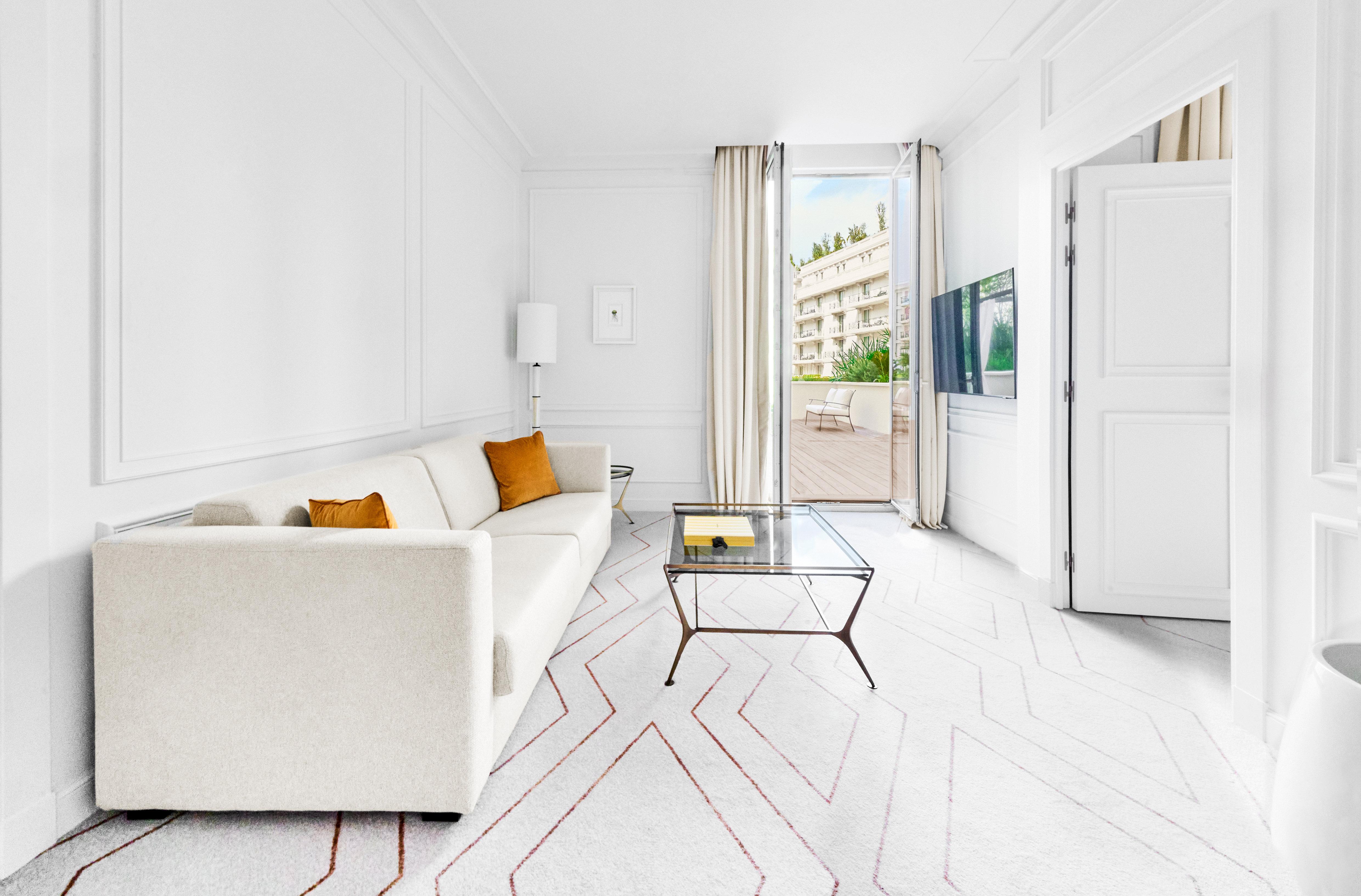 جناح بإطلالة على الحديقة بشرفة بغرفة نوم واحدة مع أريكة، Carlton Cannes, a Regent Hotel 3/5