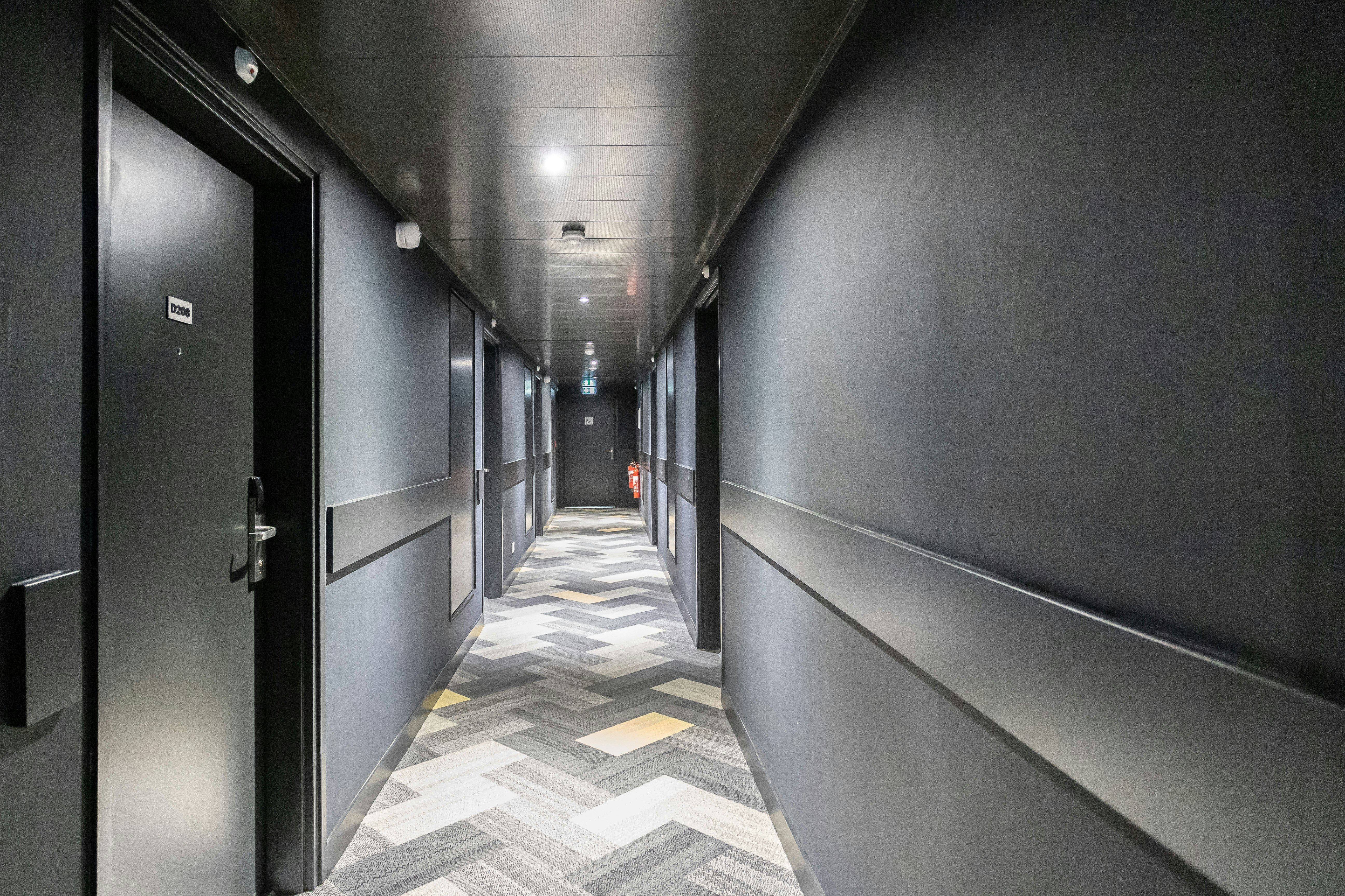 Staycity Aparthotels Paris La Defense 1/15