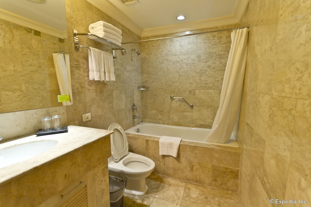 Crown Regency Suites Mactan 74/74