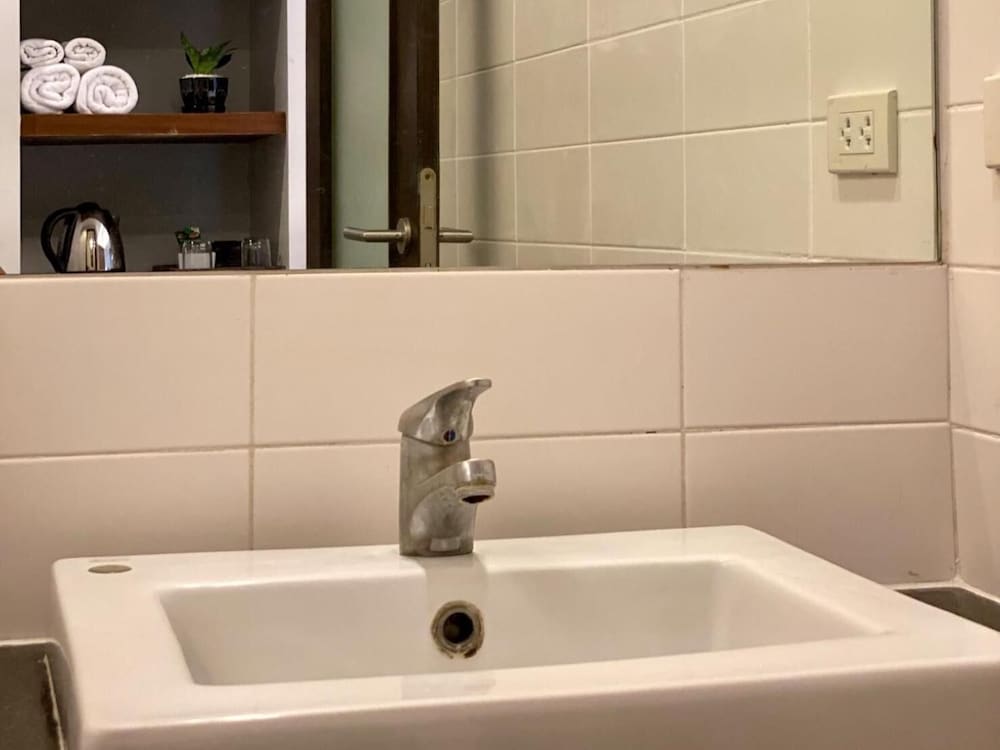 S2 Hotel 7/68