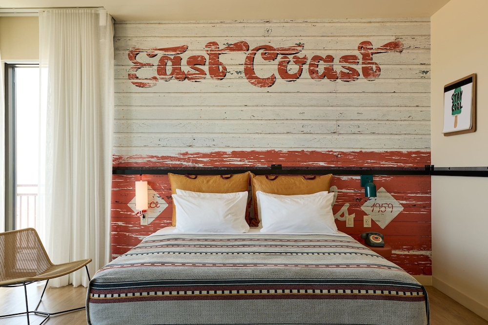 Studio, King Bed, Ocean Front, Sofa