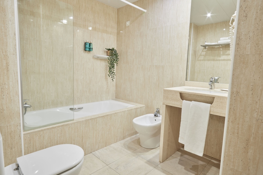 Sunway Playa Golf Sitges 70/71