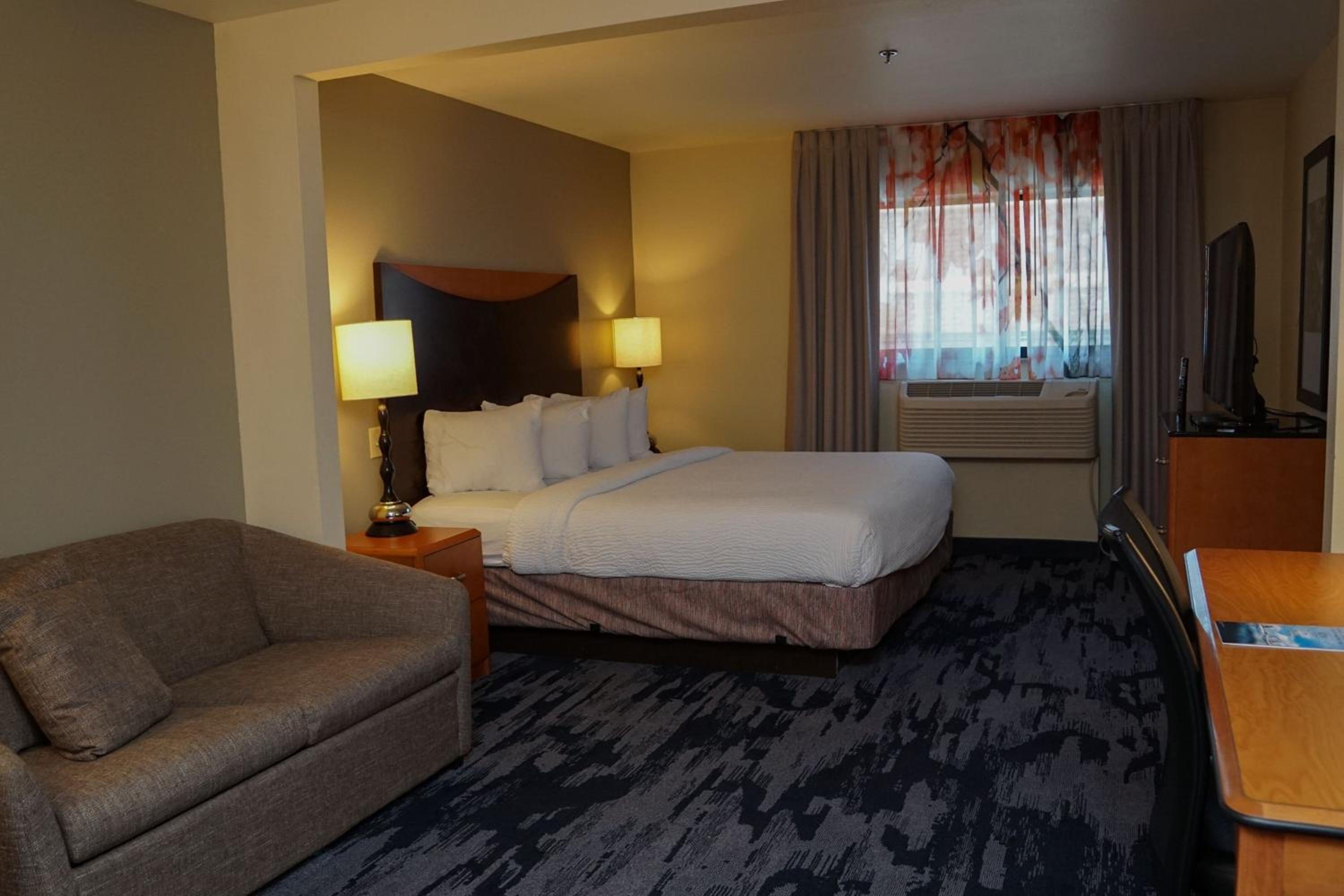 غرفة بسرير كينج بحوض استحمام لذوي الإعاقة، Fairfield Inn Suites Denver Aurora Parker 3/6