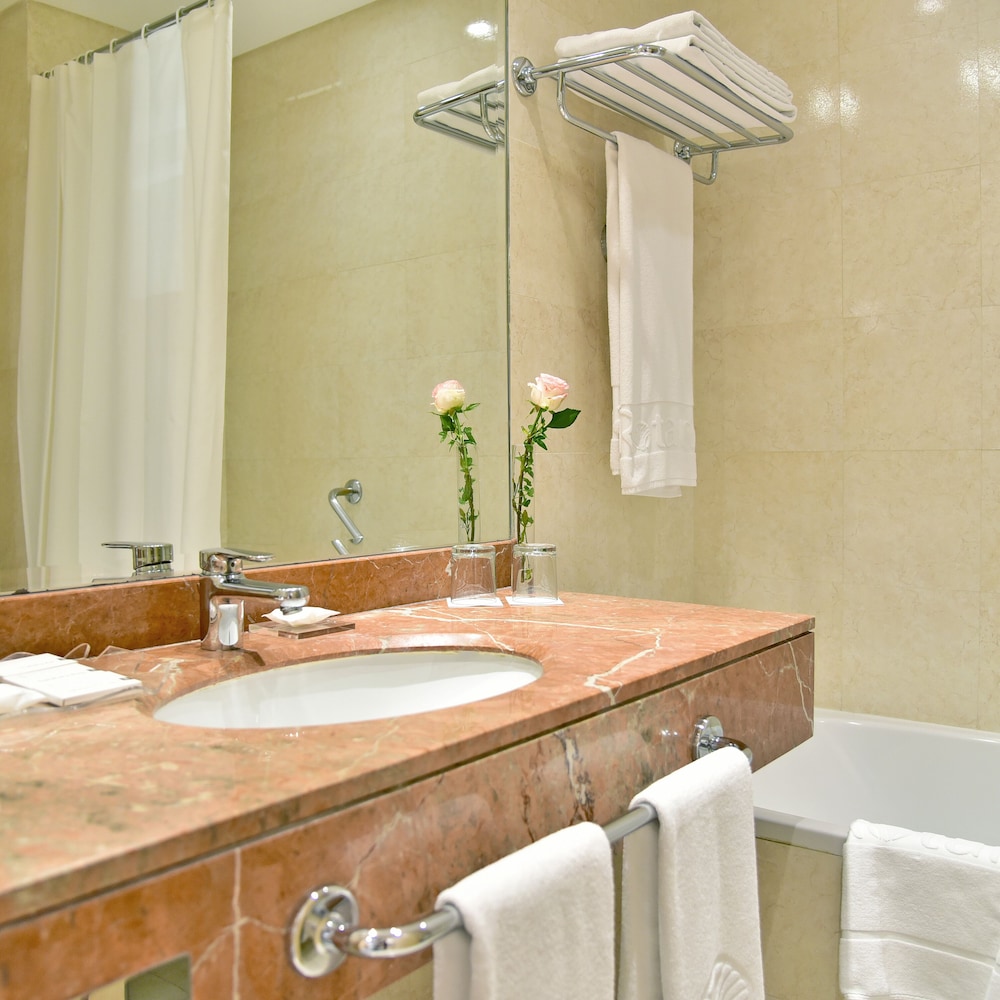 غرفة بسريرين مزدوجين، Gefinor Rotana Hotel Beirut 5/7