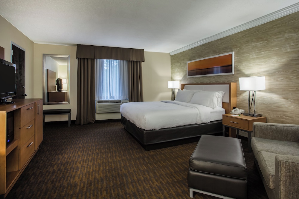 غرفة قياسية بسرير كينج، Holiday Inn Saratoga Springs 4/8