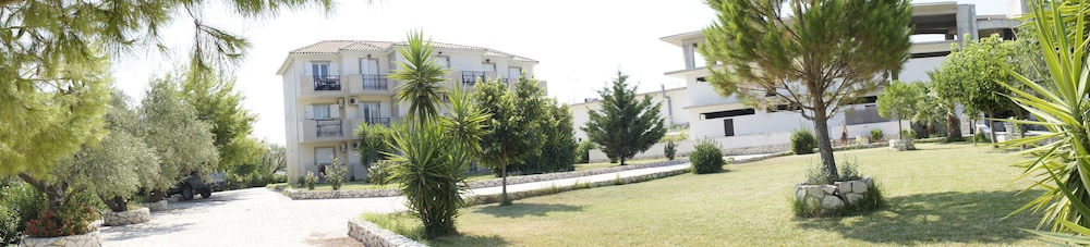 Letsos Hotel 65/75