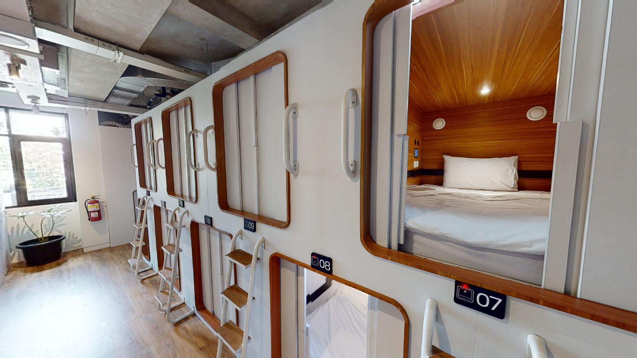 Capsule, Shared Bathroom