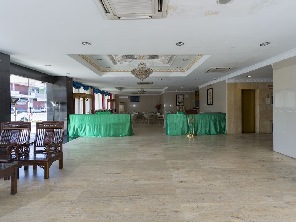 OYO 89619 De Choice Hotel 5/23