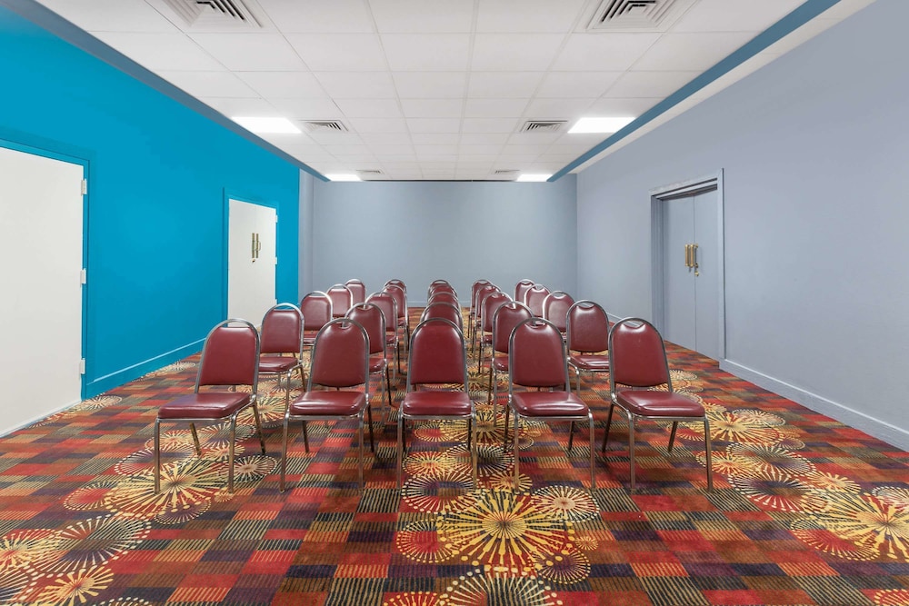 Days Inn By Wyndham Uvalde 12/16