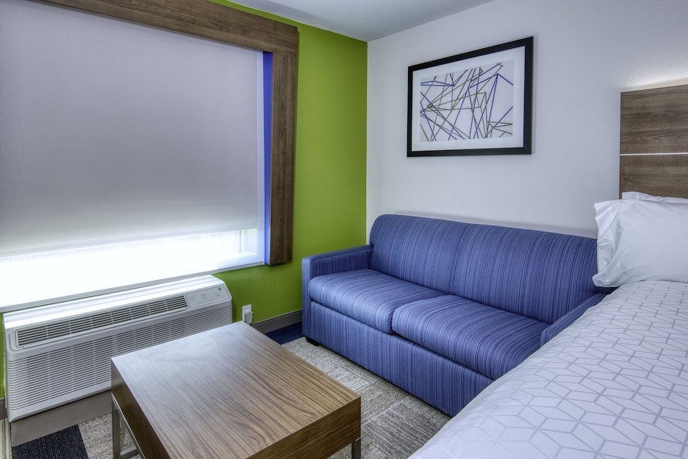 Holiday Inn Express and Suites Omaha Downtown Old Market 35/52