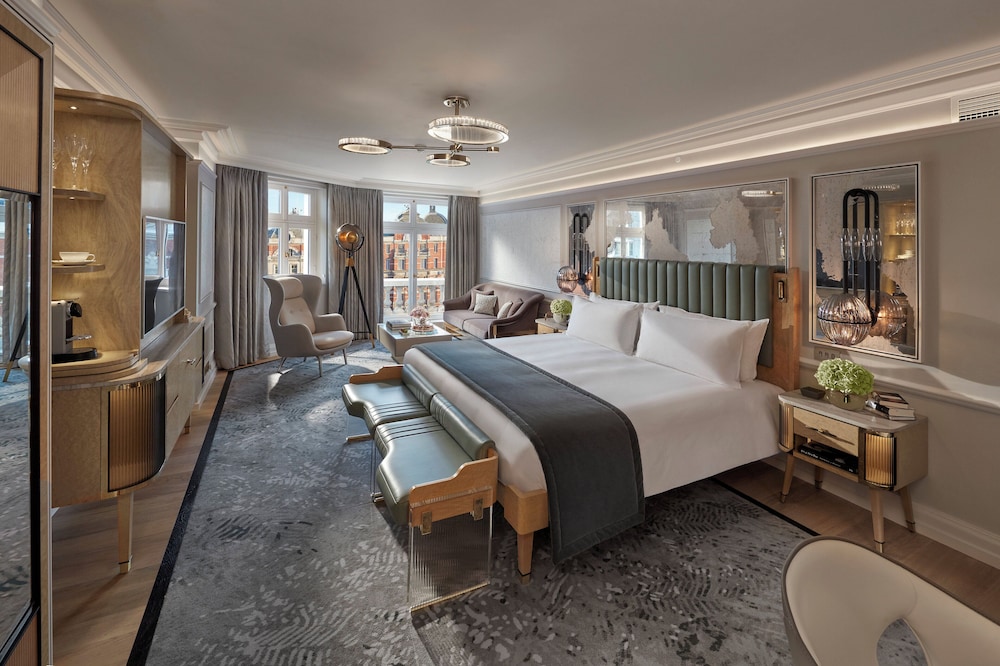 BELGRAVIA, SUITE