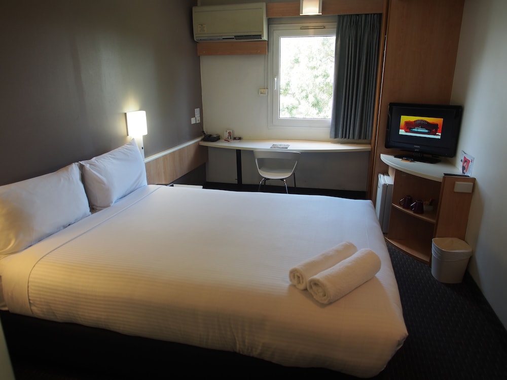IBIS SYDNEY THORNLEIGH 27/62