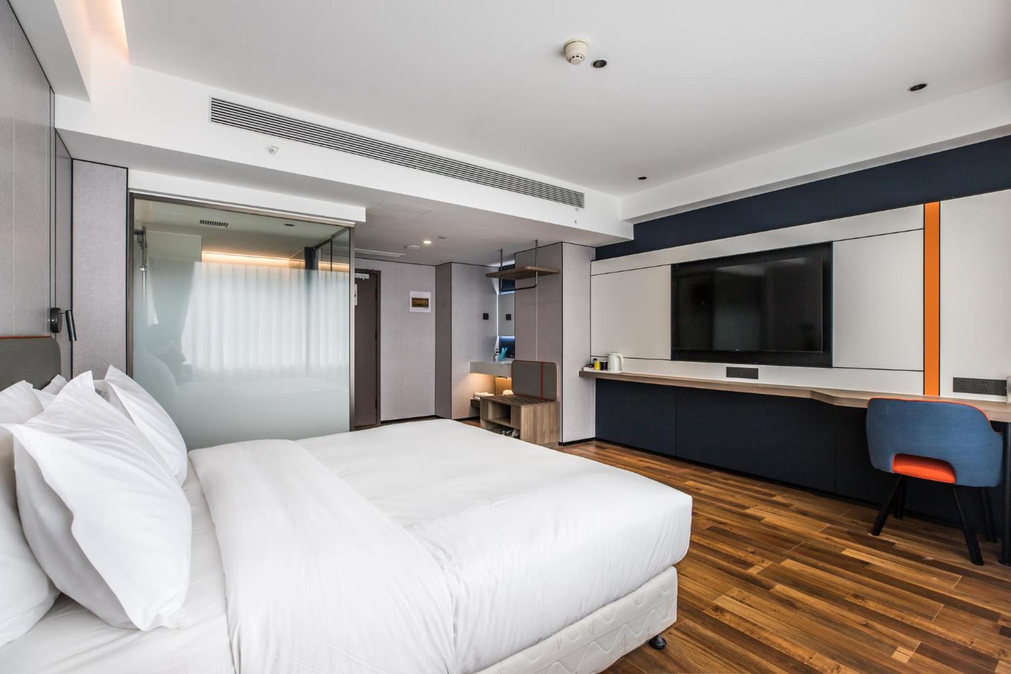 Xtra Space, Standard, King Bed