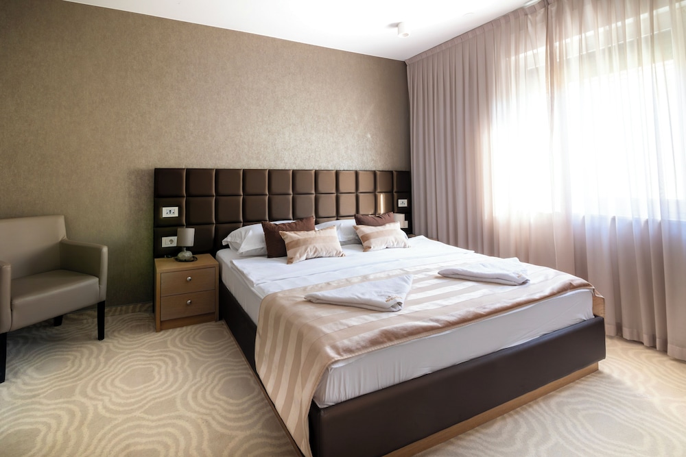 Royal Airport Hotel 24/69