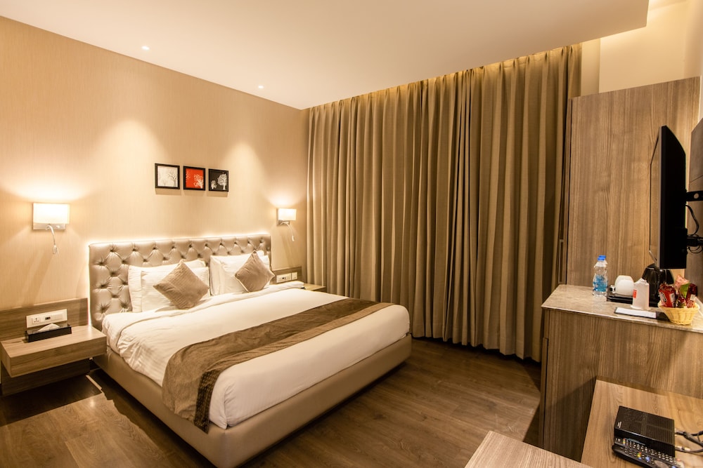 Ab Clarks Inn Jalandhar 8/17