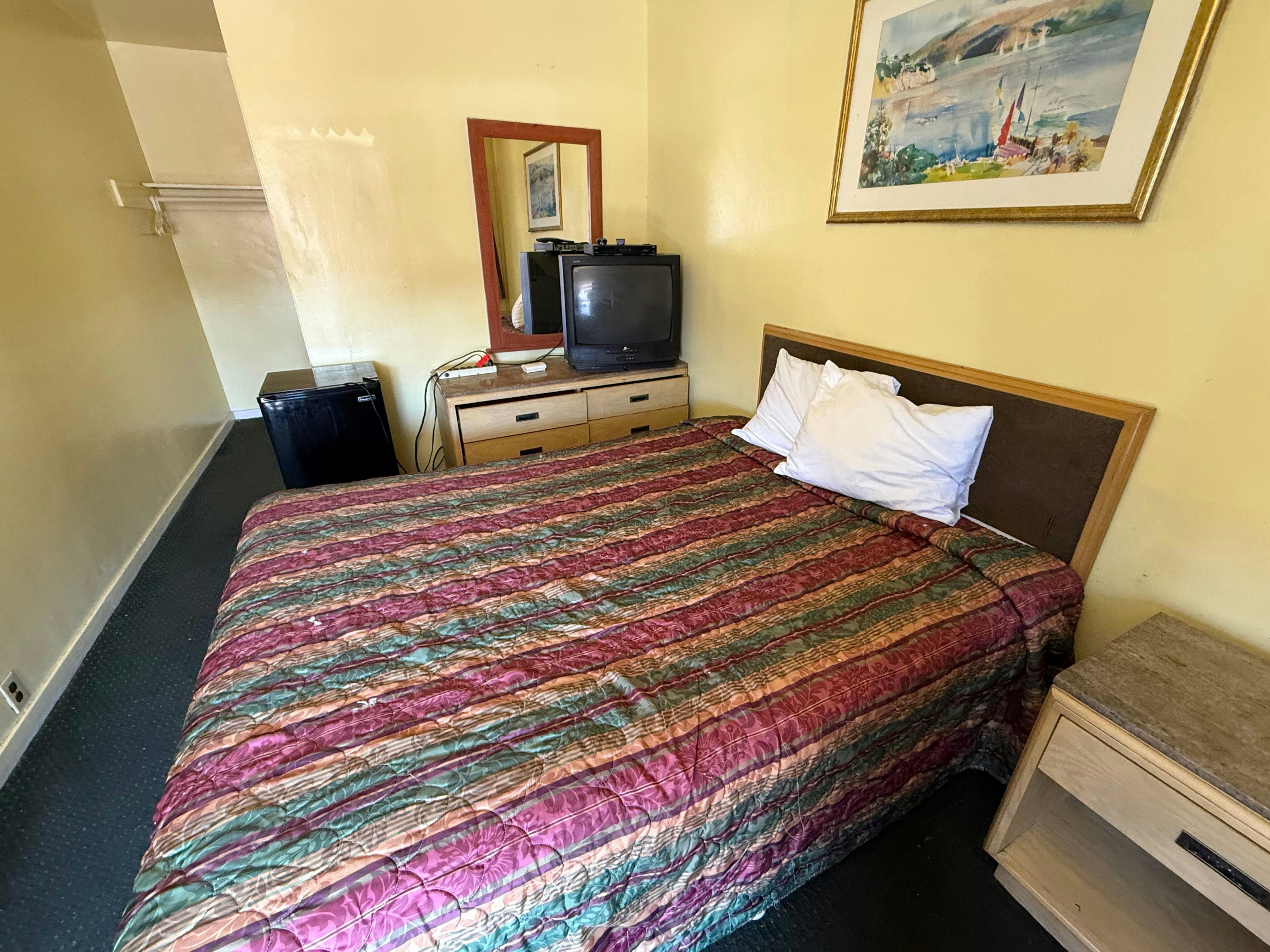 Discovery Inn Vallejo I 80 Near Napa CA 25/32