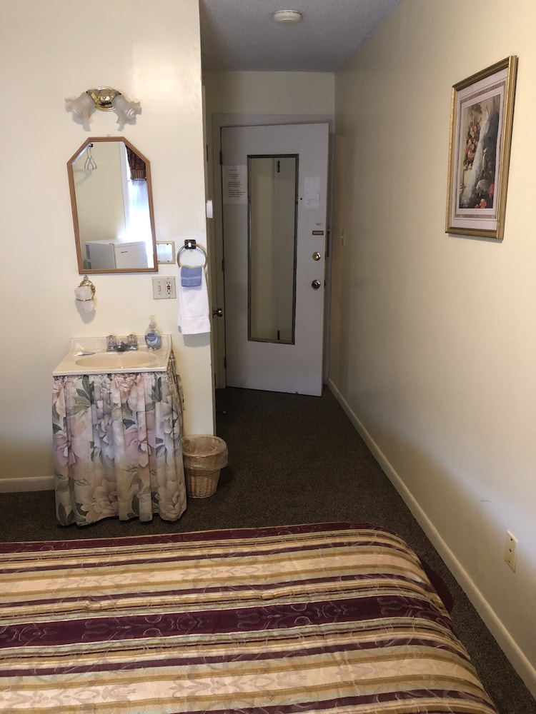 The Courtland Hotel and Day Spa 40/76