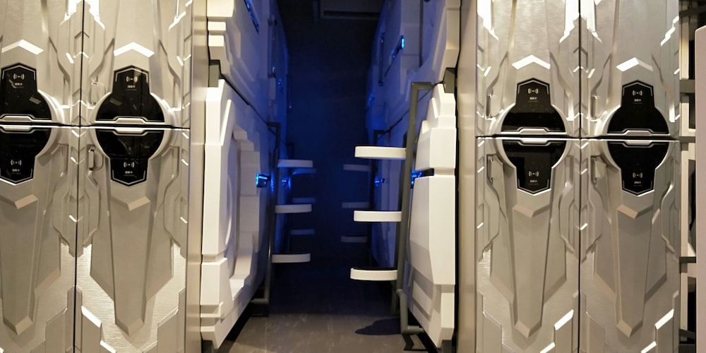 Space Hotel 44/50