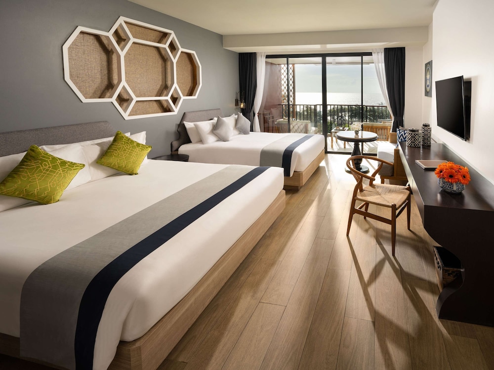 PREMIER, FAMILY, MULTIPLE BEDS, SEA VIEW, BALCONY