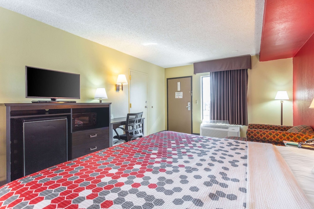 غرفة قياسية بسرير كينج، Econo Lodge & Suites Clarksville near Governors Square Mall 4/6
