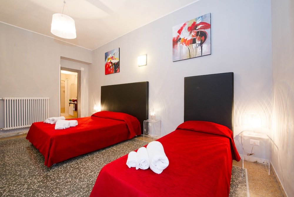 ROOM, DOUBLE OR TWIN BED, BALCONY