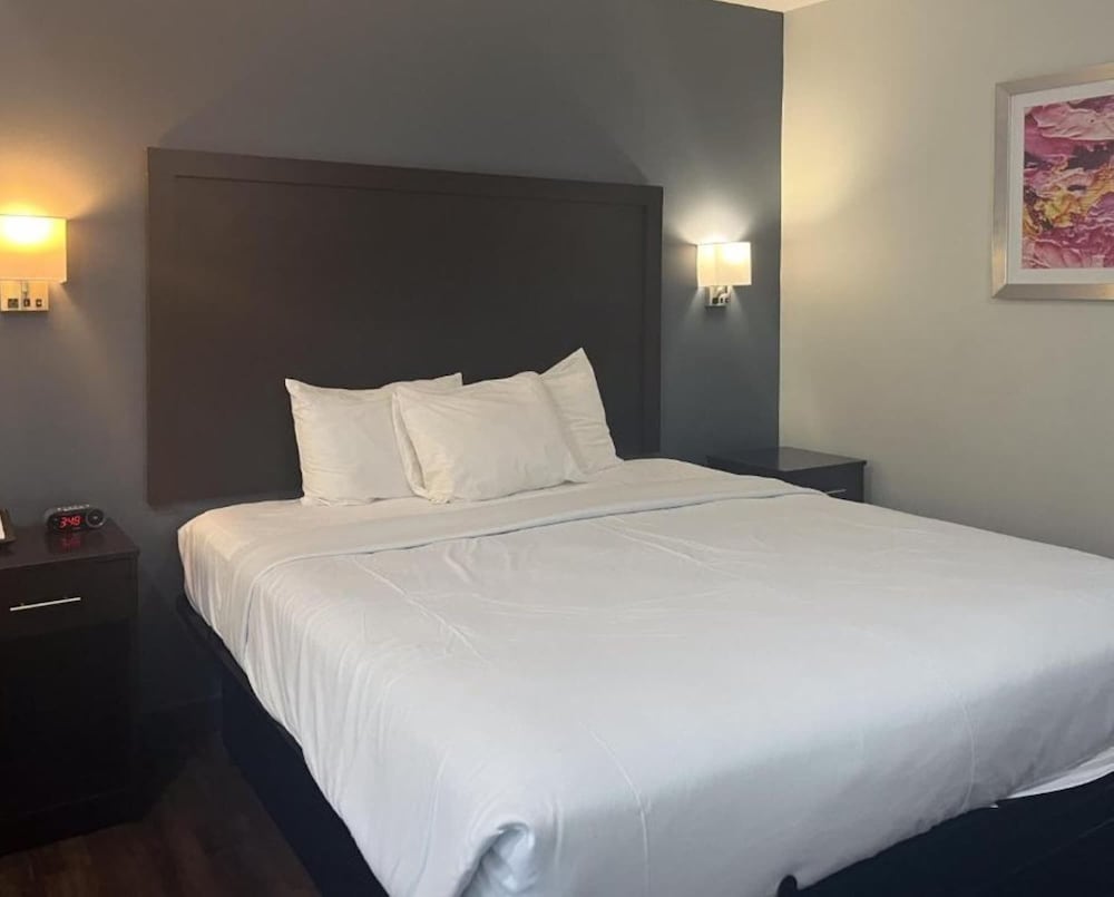 Studio 6 Extended stay Huntsville, AL - US Space & Rocket Center 12/46