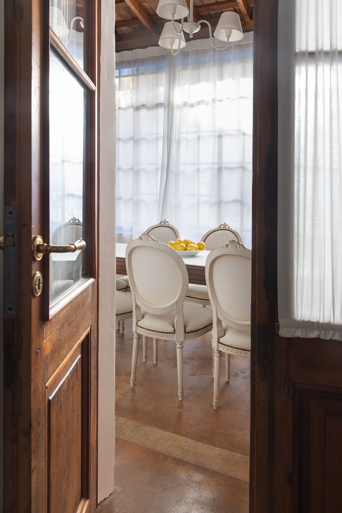 Hotel del Casco 61/75