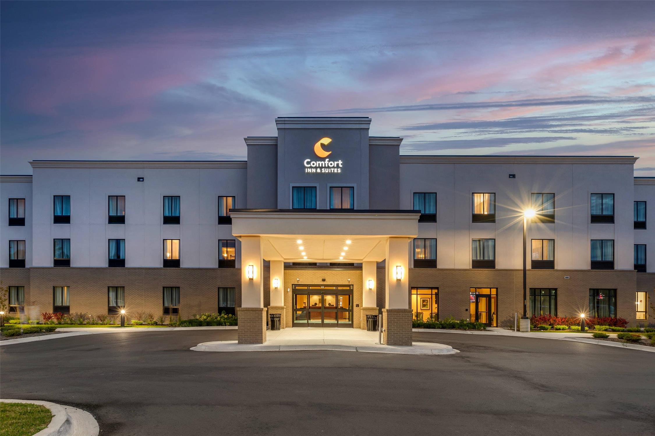 Comfort Inn & Suites Clarkston Pine Knob Area 1/16