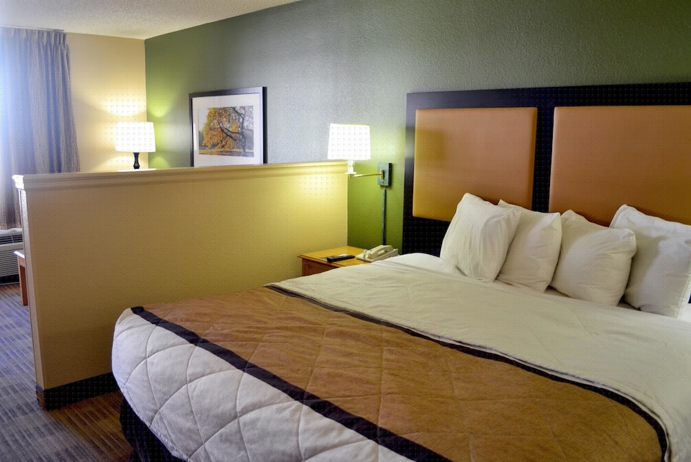 Suburban Studios Irving - Las Colinas 25/70