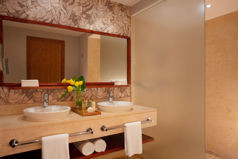 Preferred Club, Deluxe, 2 Double Beds, Partial Ocean View, Dreams Royal Beach (former Now Larimar) 4/4