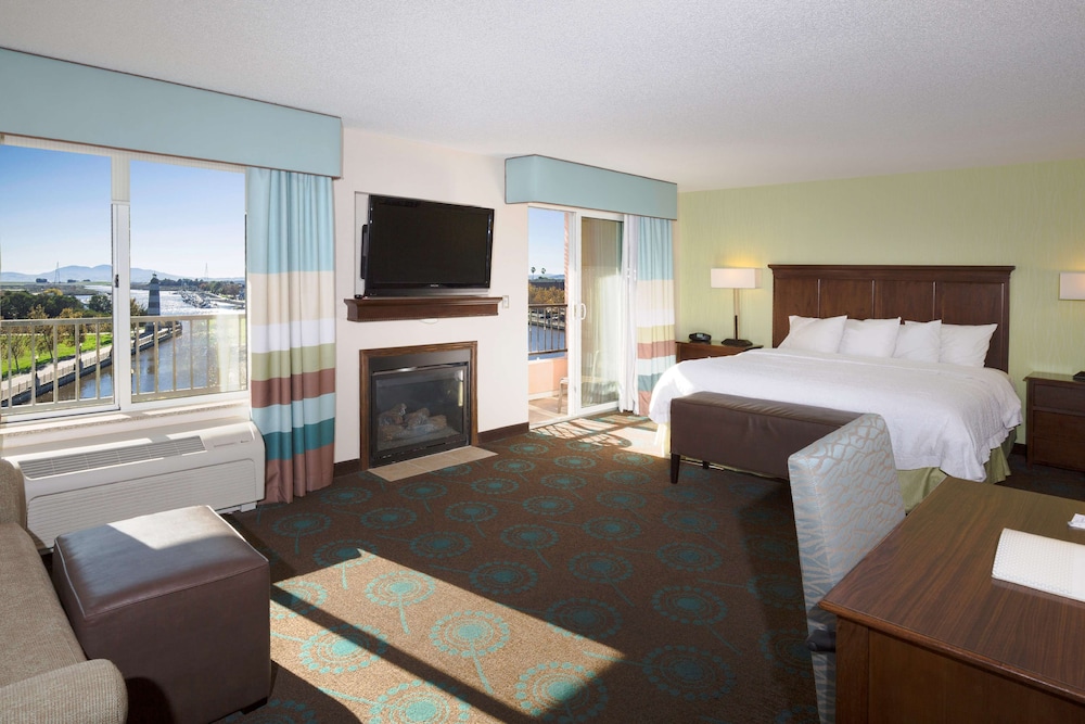Hampton Inn and Suites Suisun City Waterfront 18/50