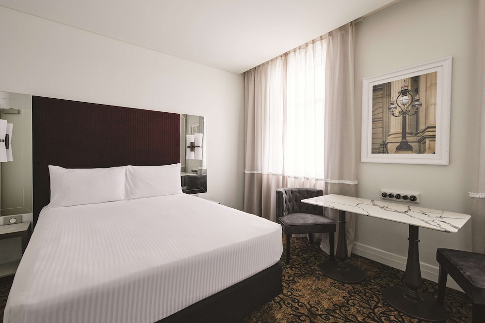 Heritage, Business, Queen Bed