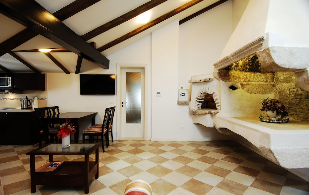 SUNce Palace Apartments 36/48
