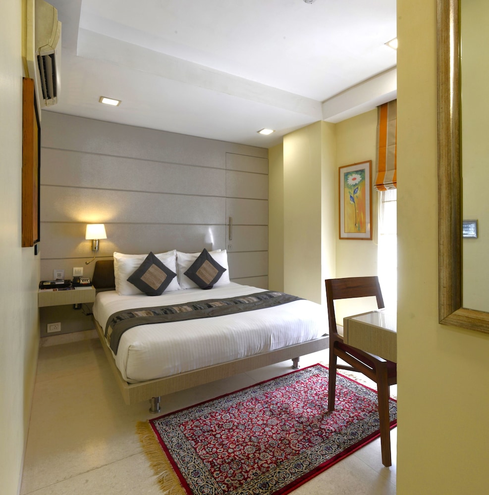 DELUXE, DOUBLE BED