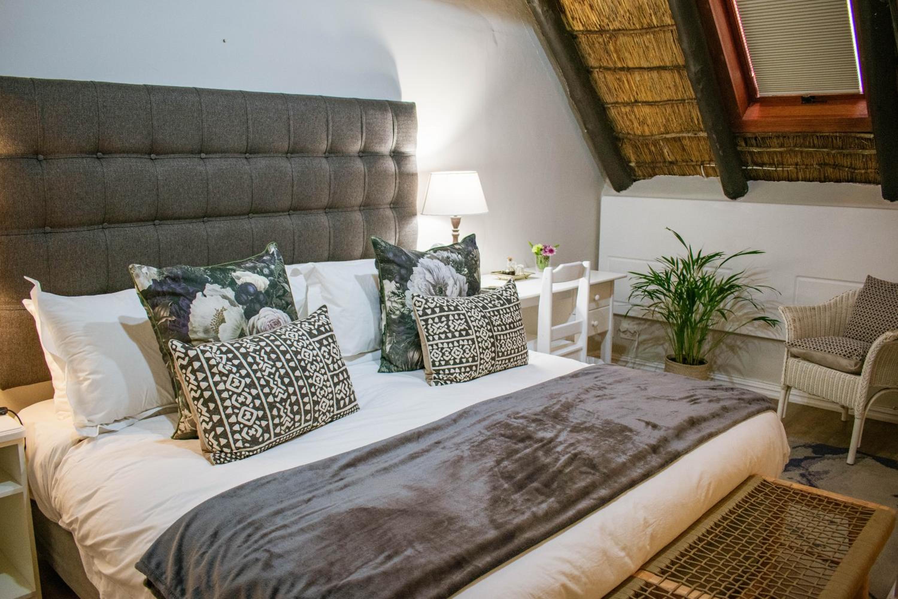 Petite, Double Bed