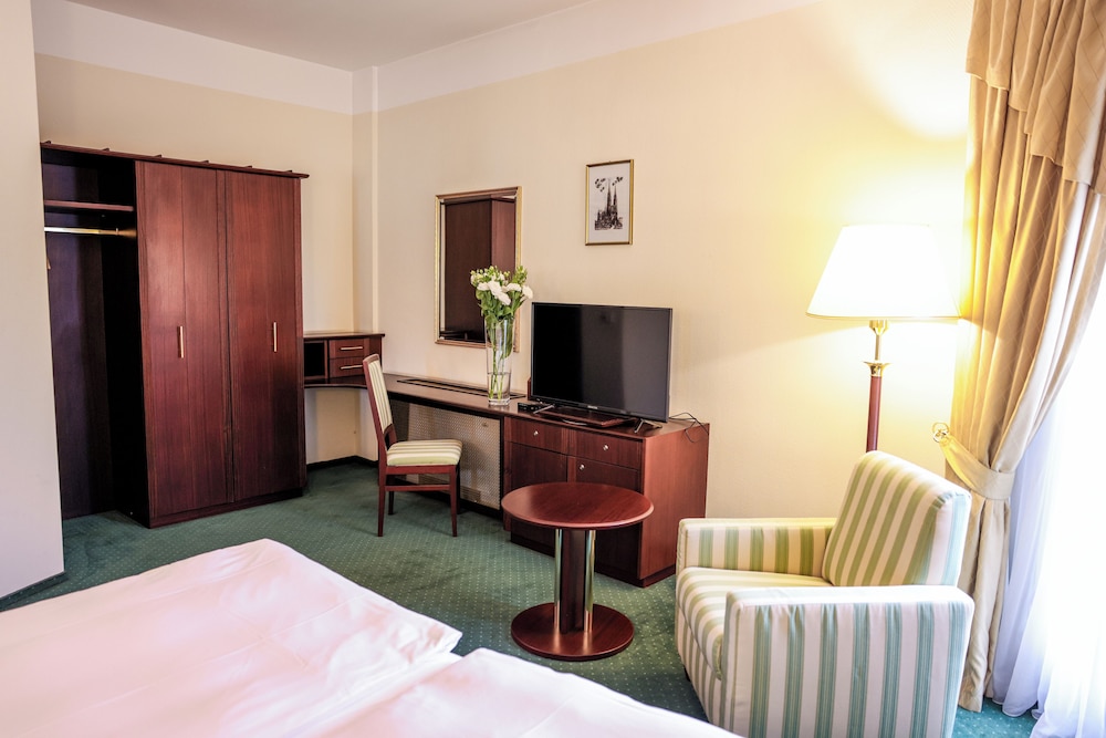 Parkhotel Vienna 16/45