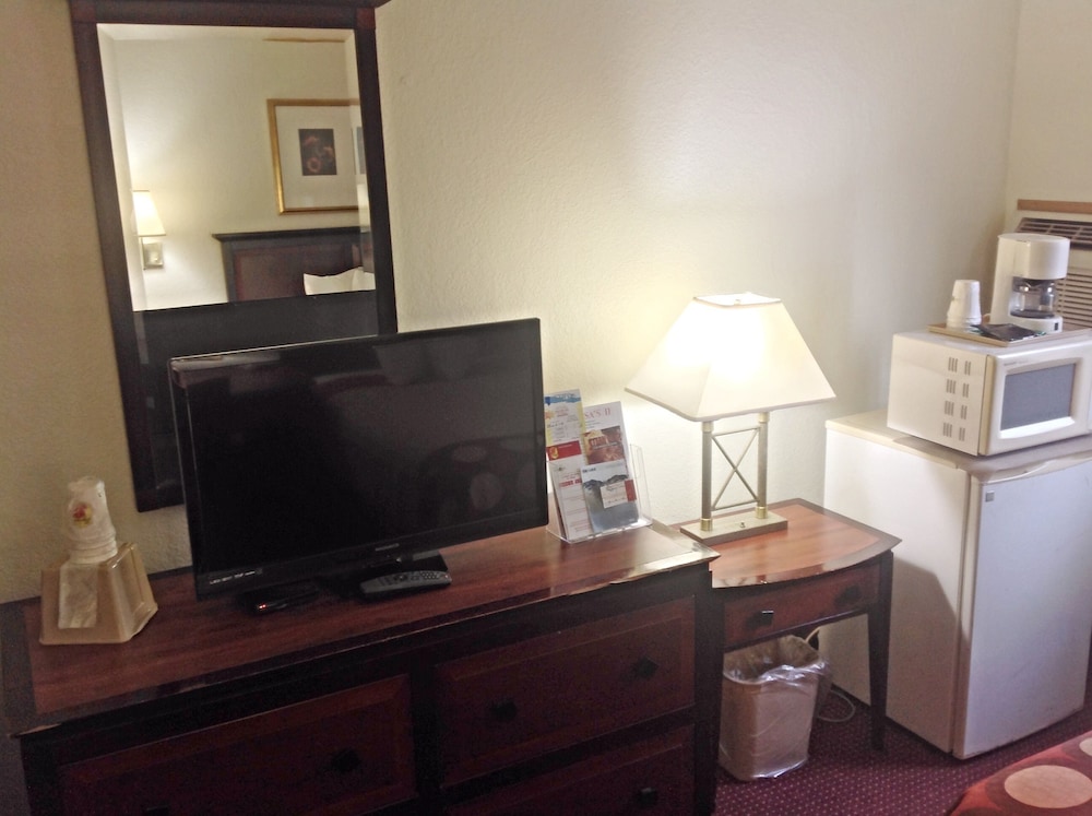Super 8 by Wyndham Augusta/Ft Eisenhower Area GA 16/19