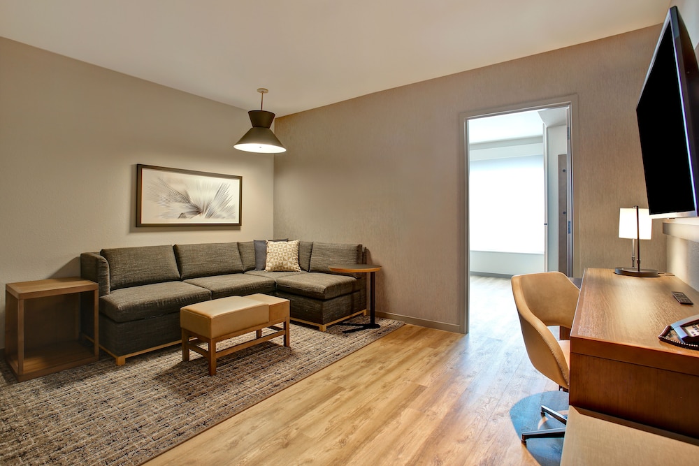 Hyatt Place at Wichita State University 24/37