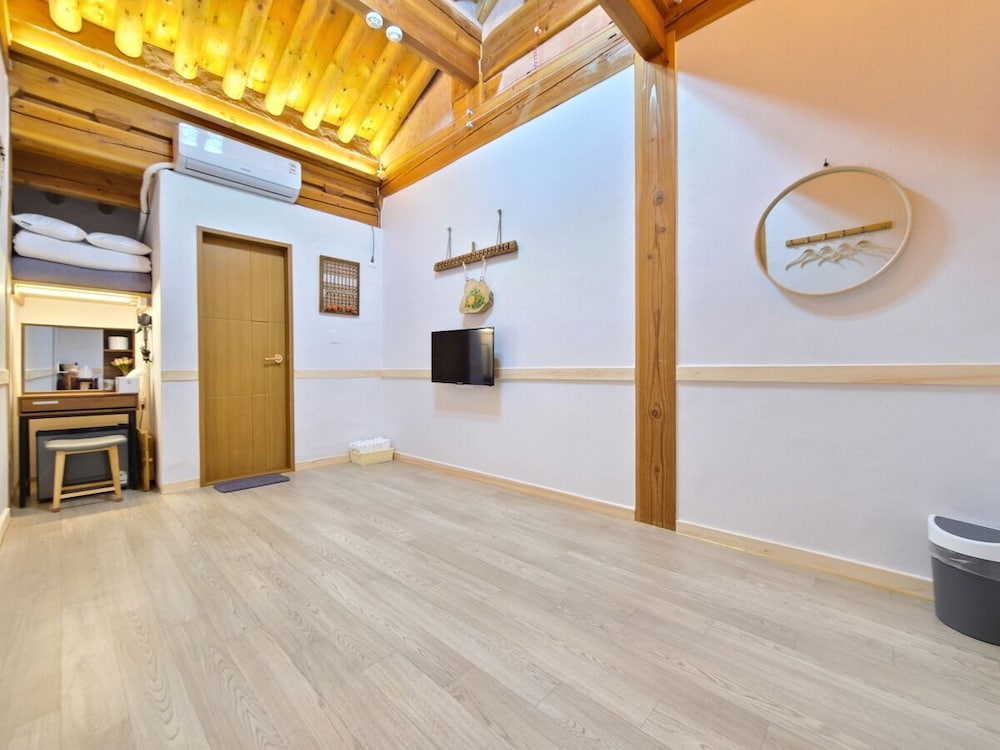 Nadul Hanok 7/50