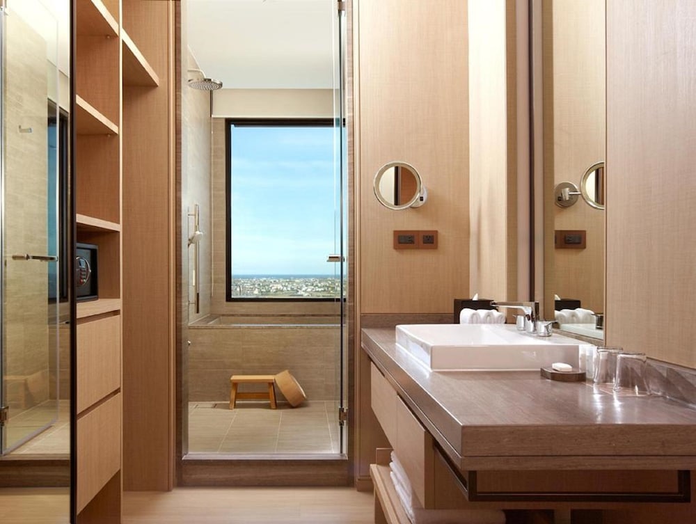 Mu Jiao Xi Hotel 50/50