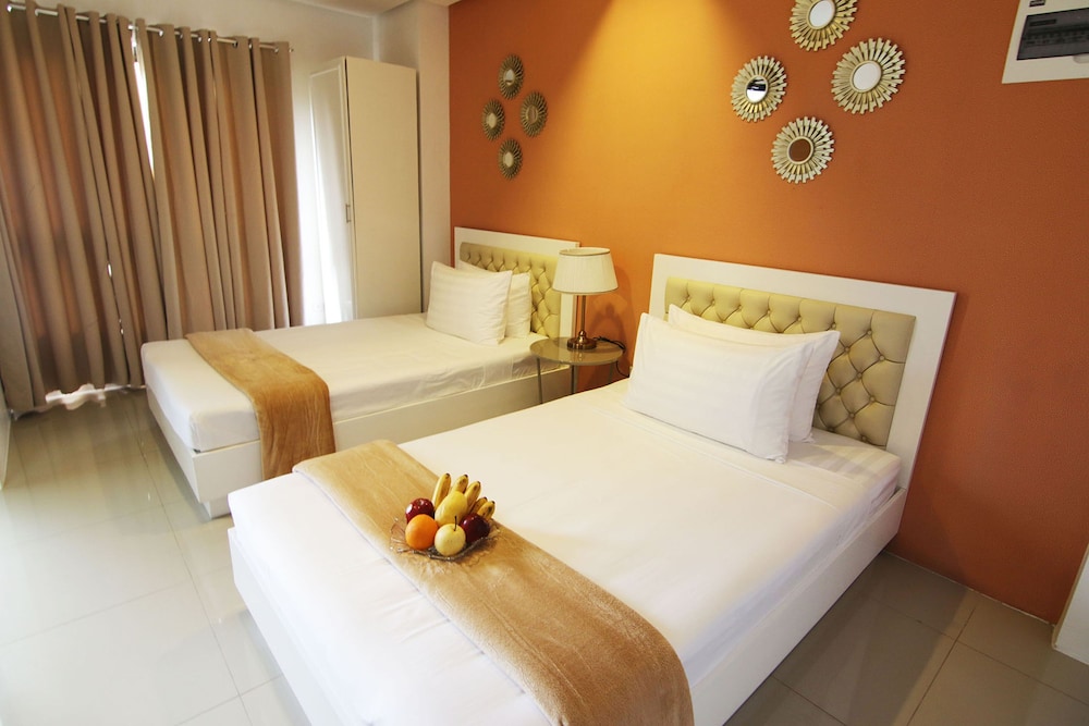 Baymont Suites And Residences 31/40