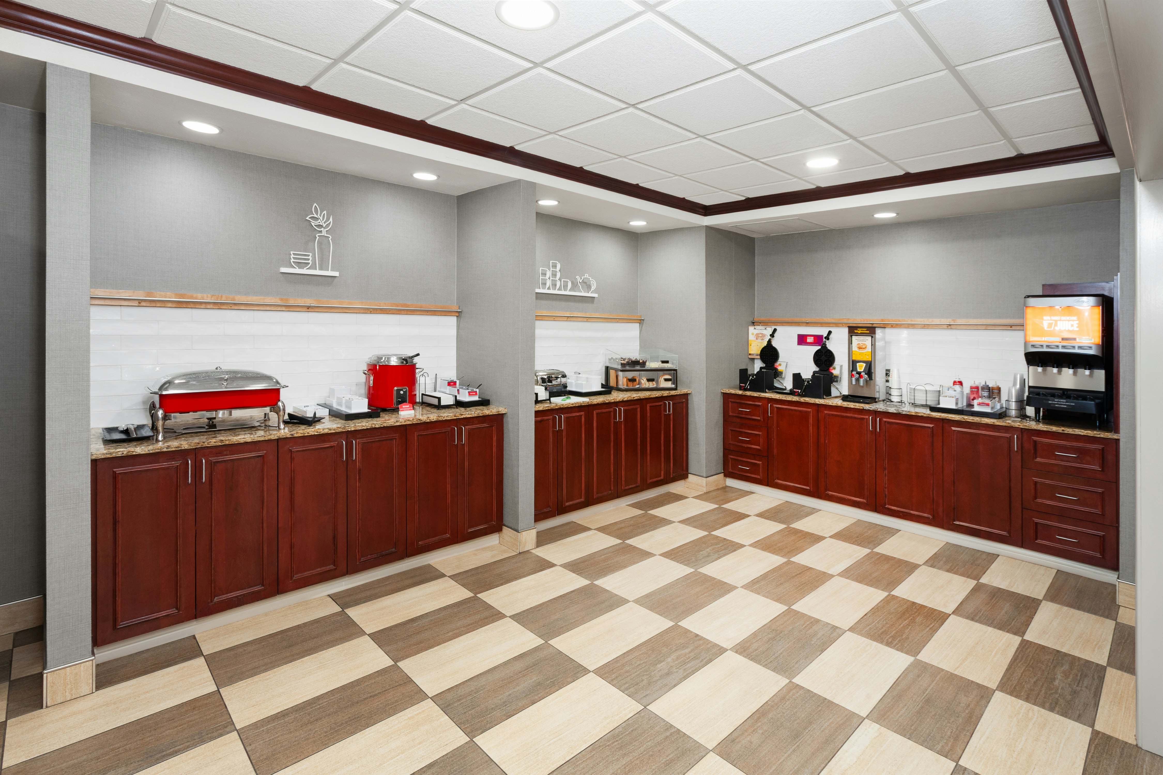 Hampton Inn & Suites Alexandria MN 11/50